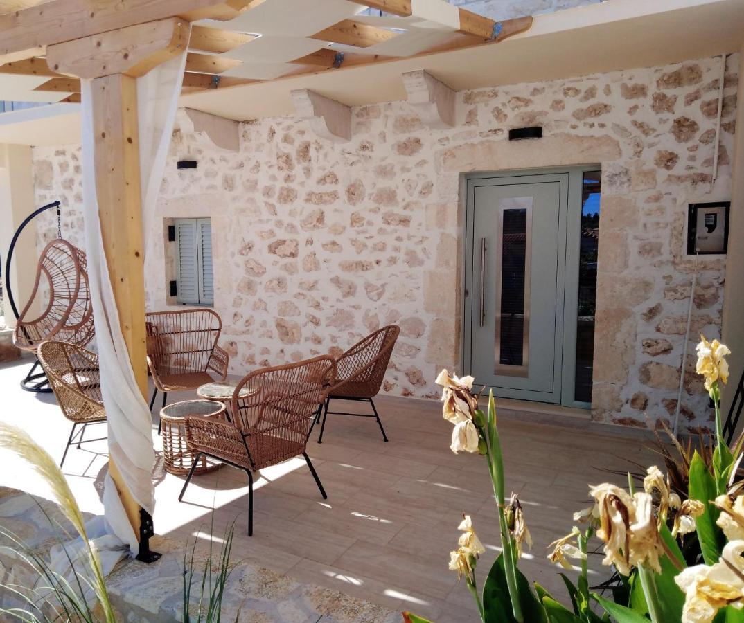 Mangata Suites Homes With Private Pools Spartokhorion Экстерьер фото