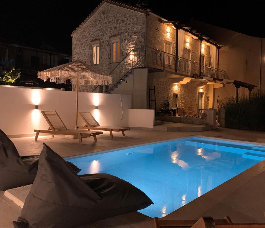 Mangata Suites Homes With Private Pools Spartokhorion Экстерьер фото