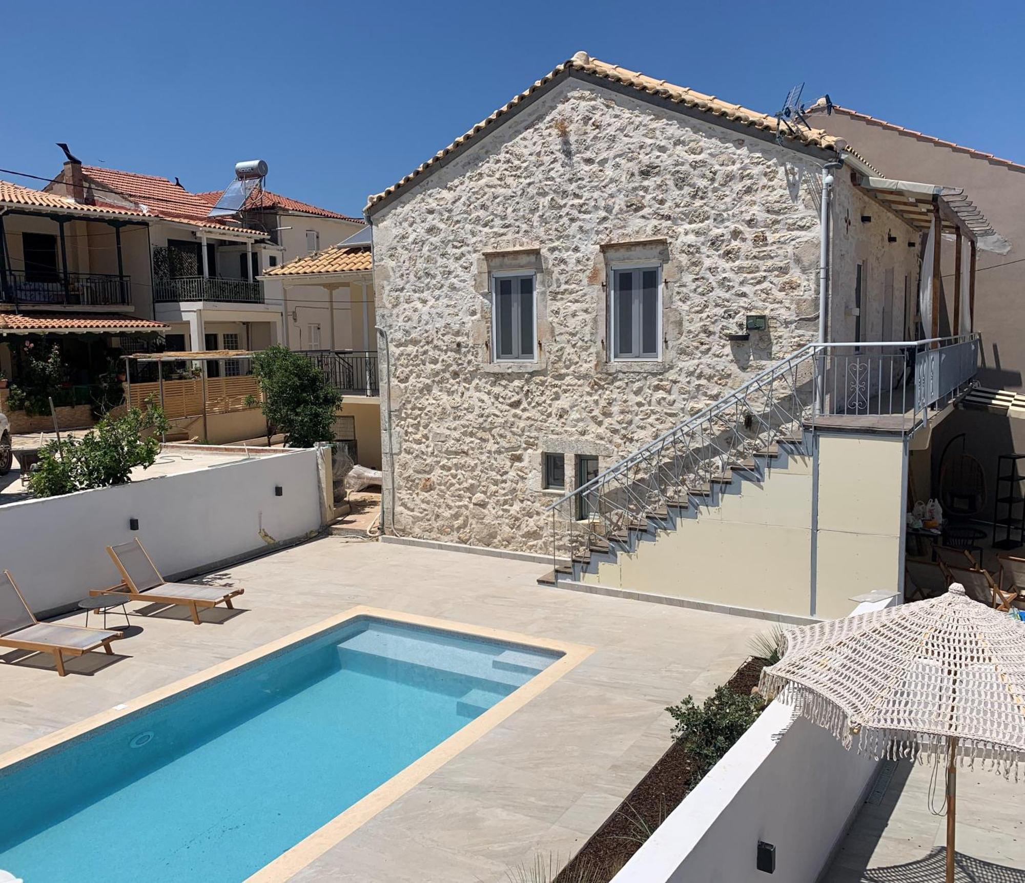 Mangata Suites Homes With Private Pools Spartokhorion Экстерьер фото